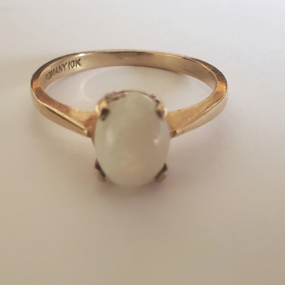 10k Yellow Gold Opal Ring Romany Jewelry Size 6 Opal Is Chipped In Corner